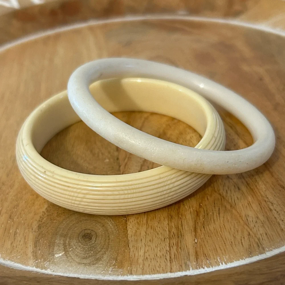 Cream and White Bangle Bracelet set vintage plastic acrylic neutrals